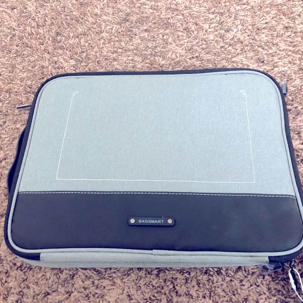 NWT Bagsmart Laptop Carrying Case